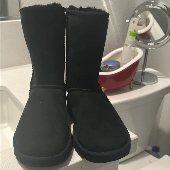 Ugg Low Profile Black Ankle Boots With Plush Lining - NWT UGG ULTRA MINI BELTED ROLLER CUFF BLACK SUEDE PLATFORM ANKLE  main image 4